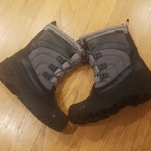 Winter boots boys used size 7 great condition